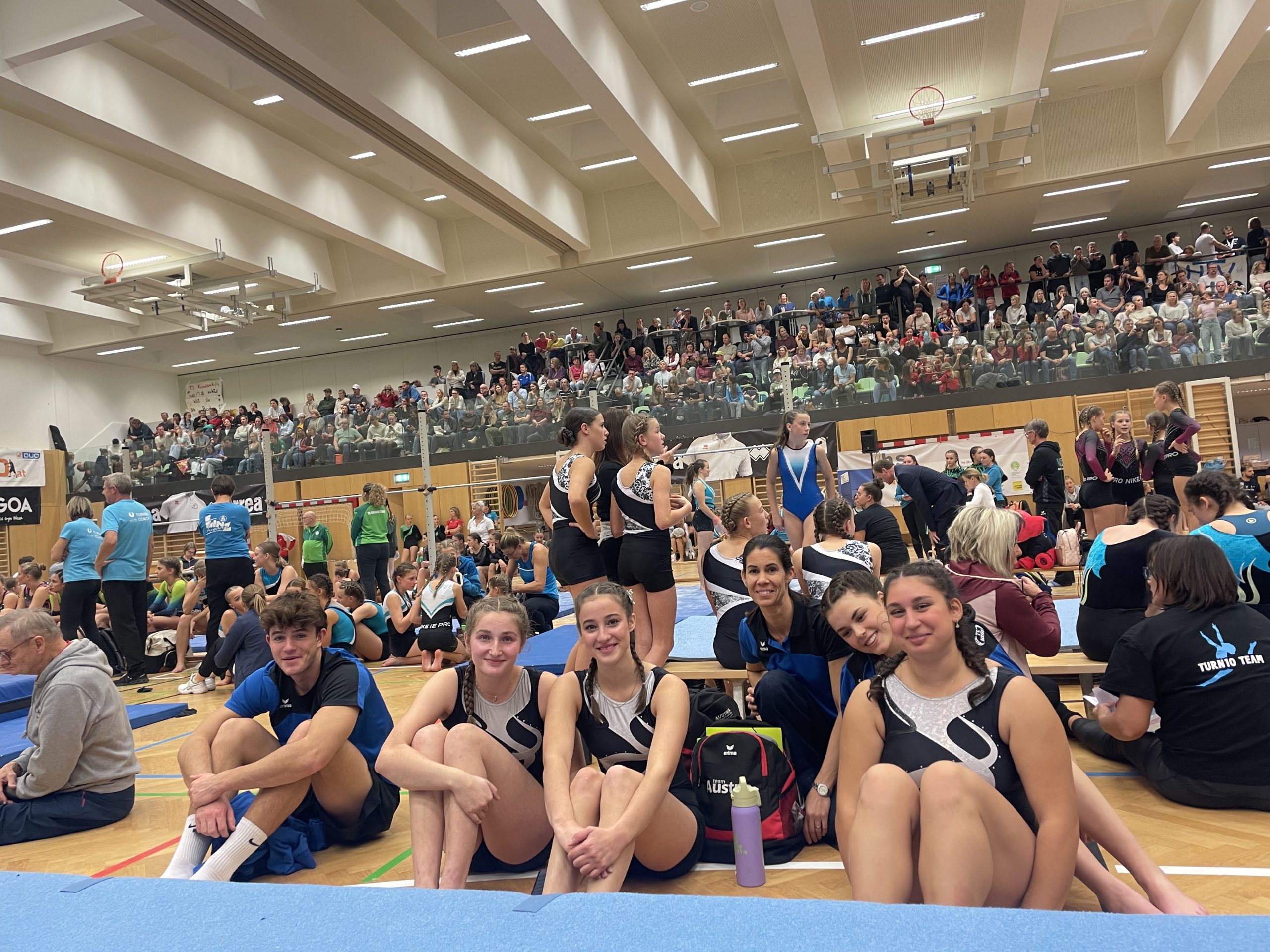 20251108_175355448_iOS