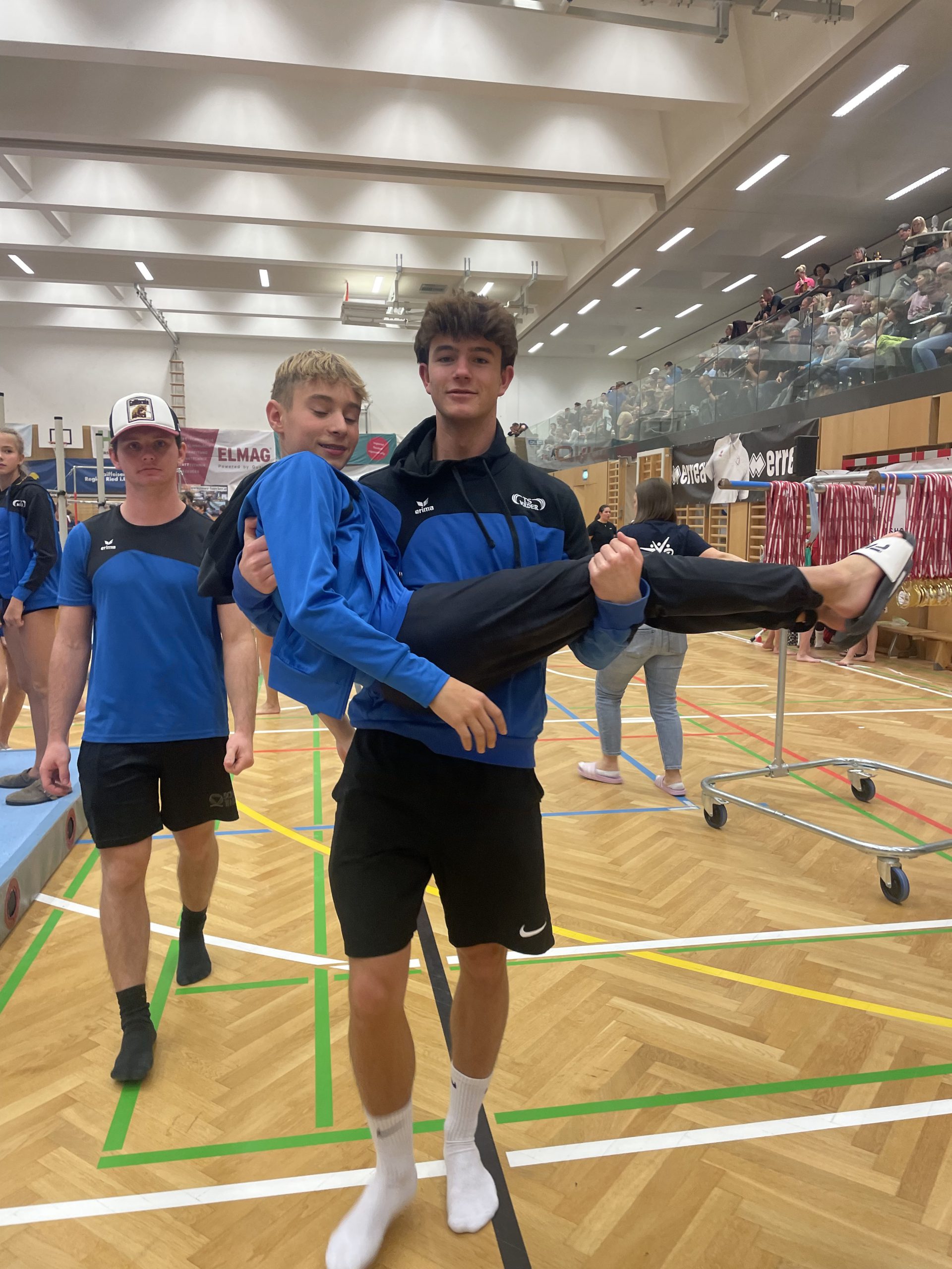 20251108_193710997_iOS